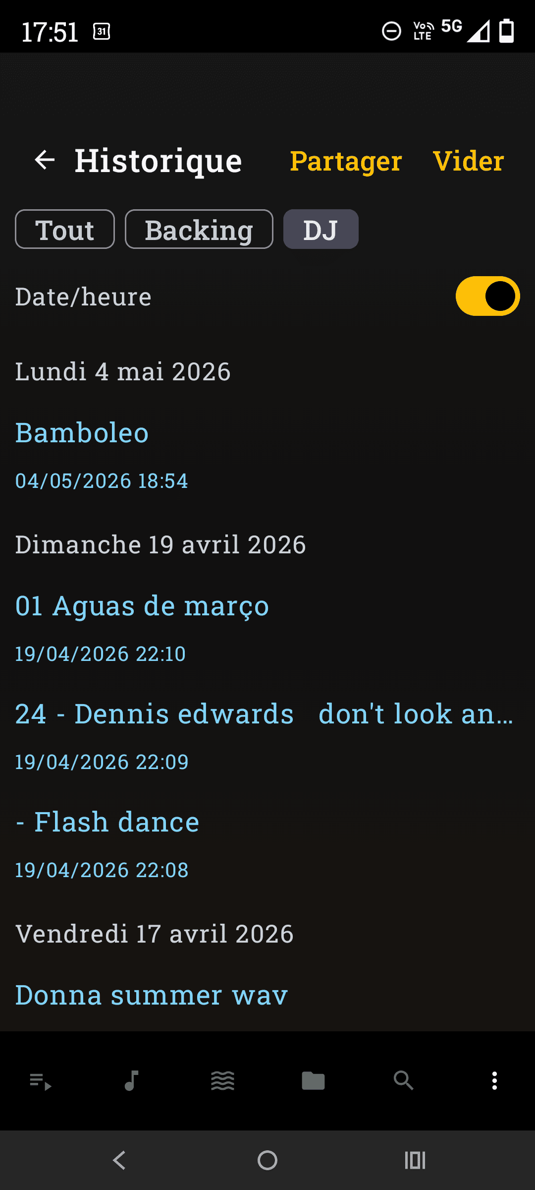 Écran Historique de MusiMio avec filtres Tout, Backing et DJ